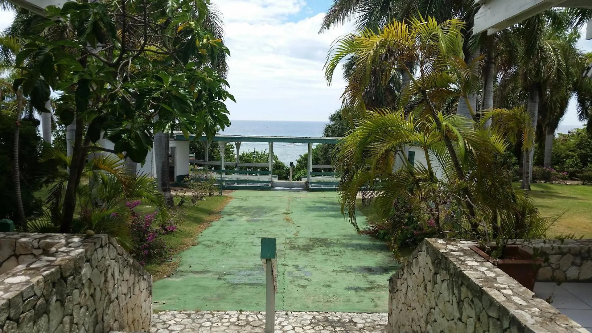 Seacastles Beach Apartments Montego Bay