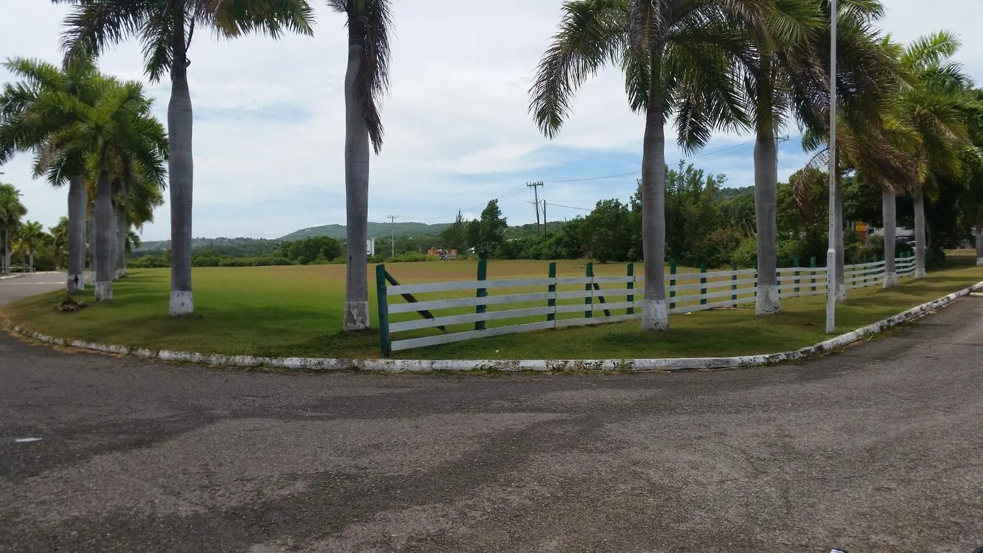 Seacastles Beach Apartments Montego Bay