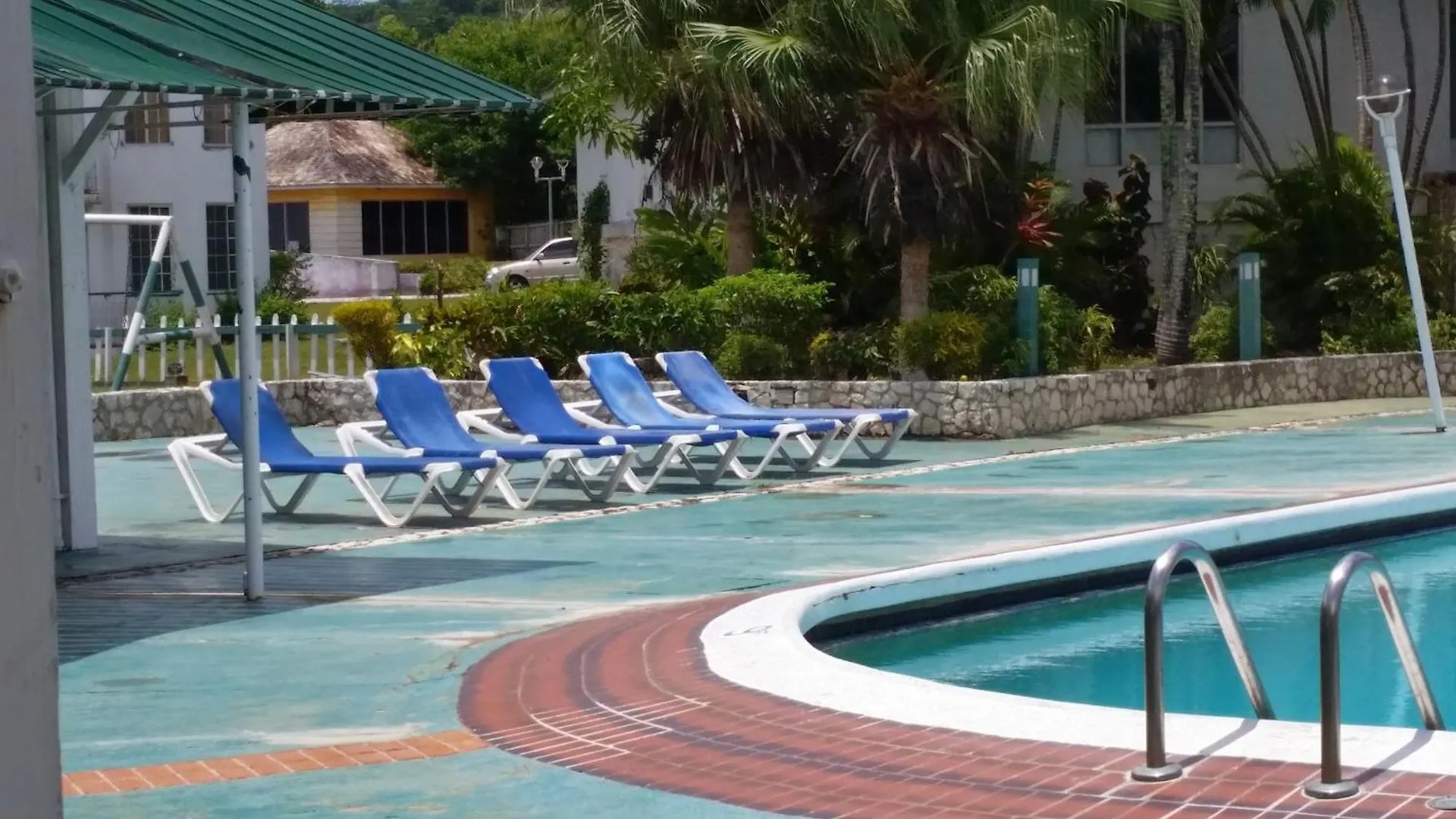 Seacastles Beach Apartments Montego Bay