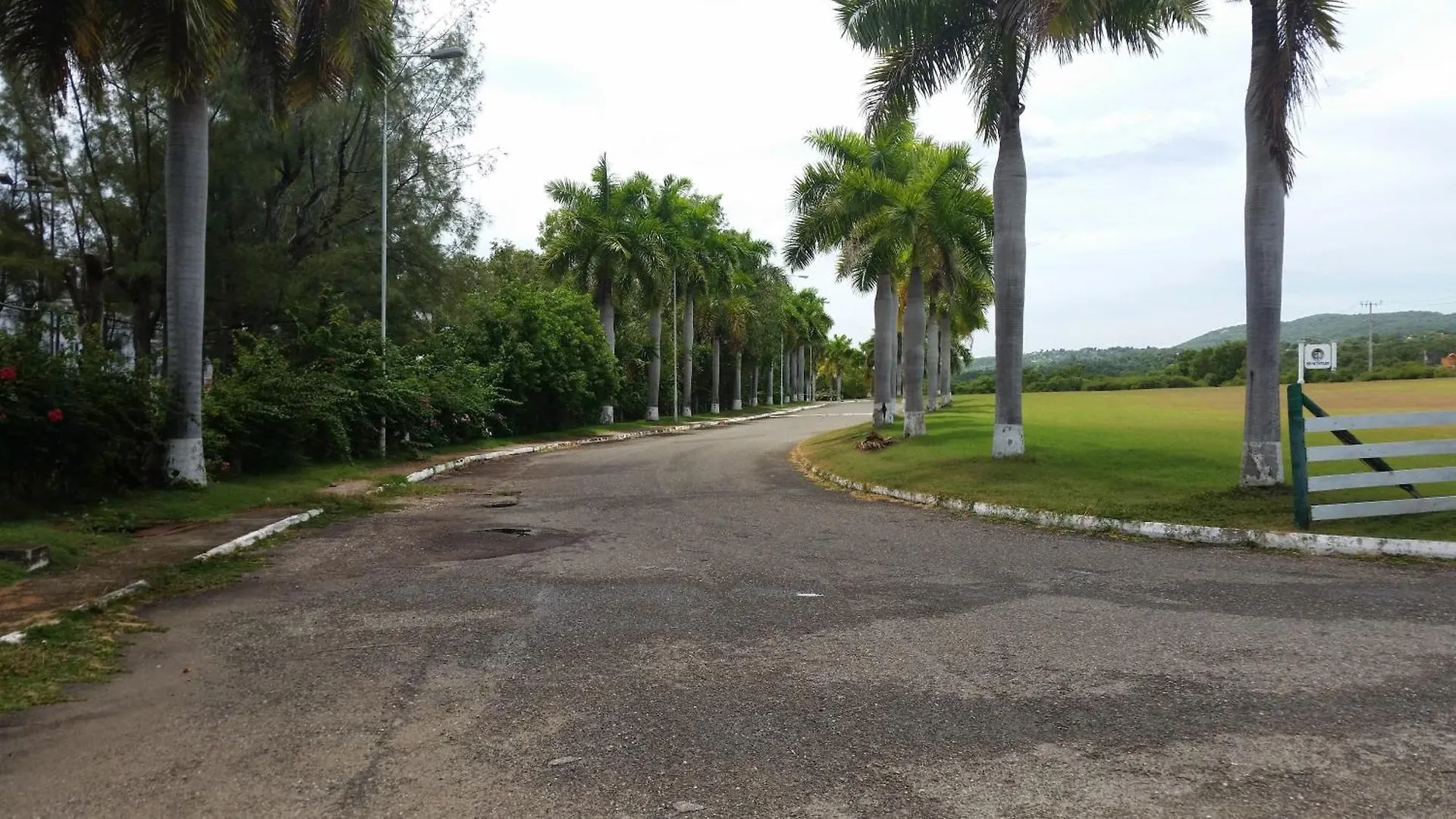 Seacastles Beach Apartments Montego Bay